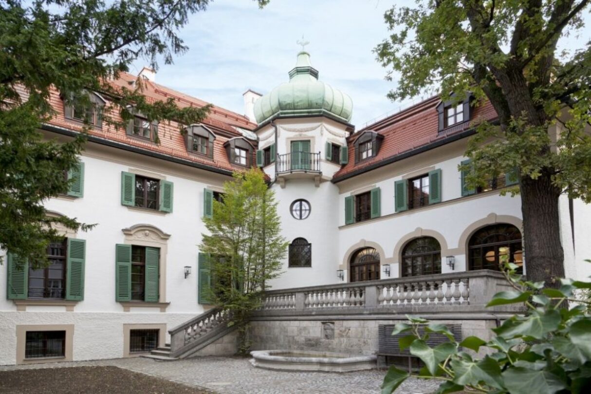Monacensia im Hildebrandhaus, Außenansicht.