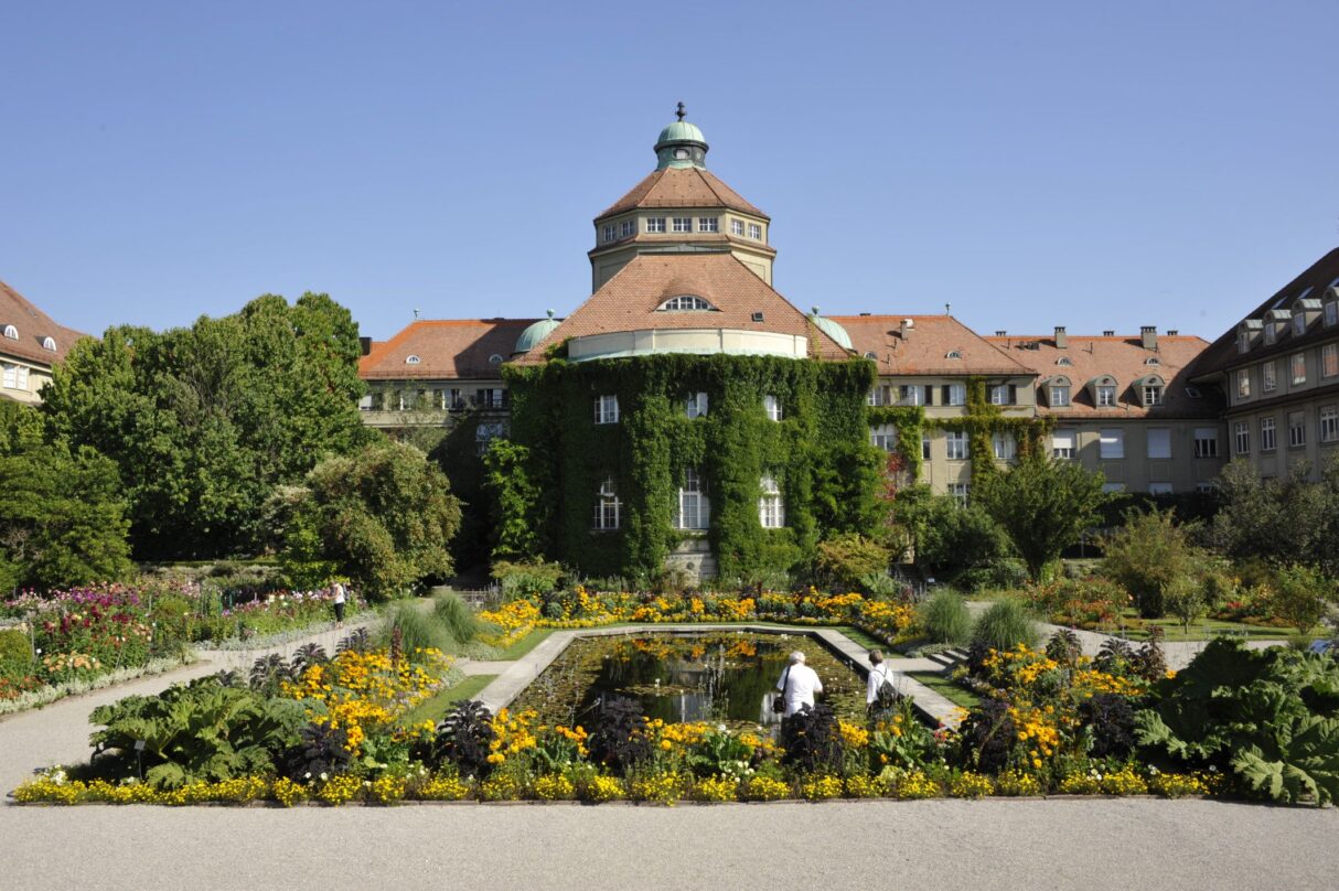 Botanischer Garten, Schmuckhof und Botanisches Institut.