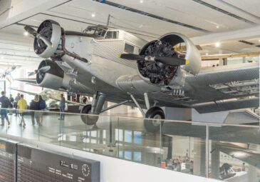 Bild, das JU 52 im Museum zeigt