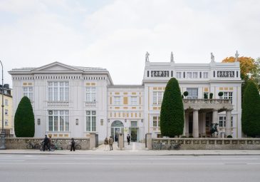 Die Fotografie zeigt eine Außenansicht des Museums Villa Stuck.