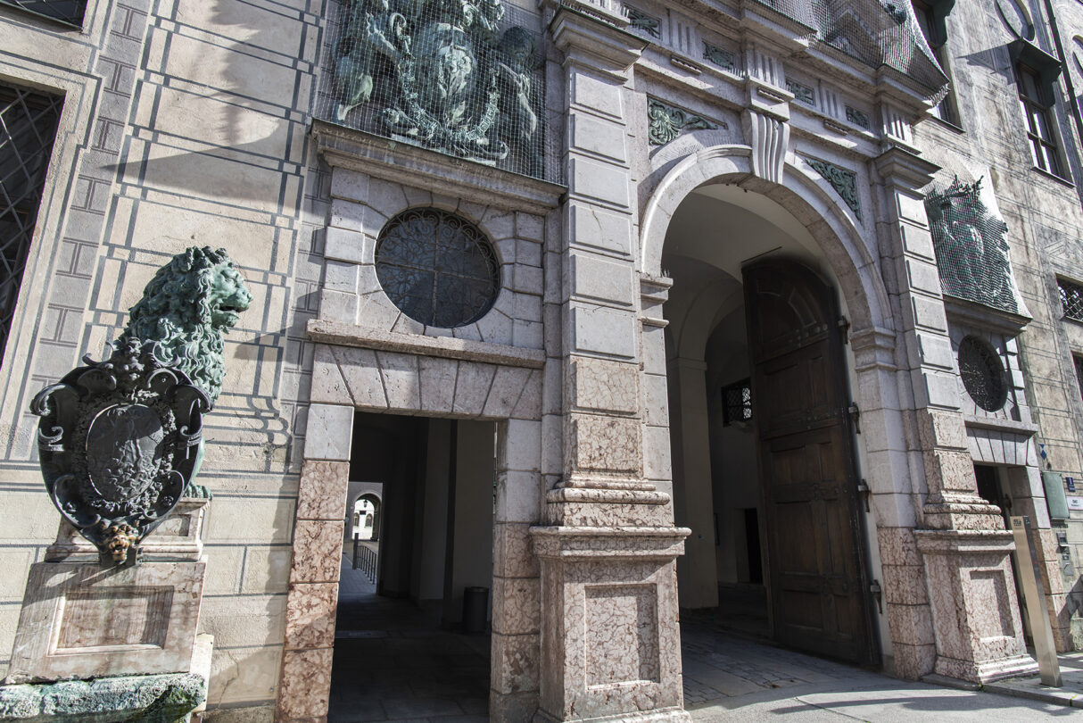 Staatliche Münzsammlung in der Münchner Residenz, Eingangsportal.