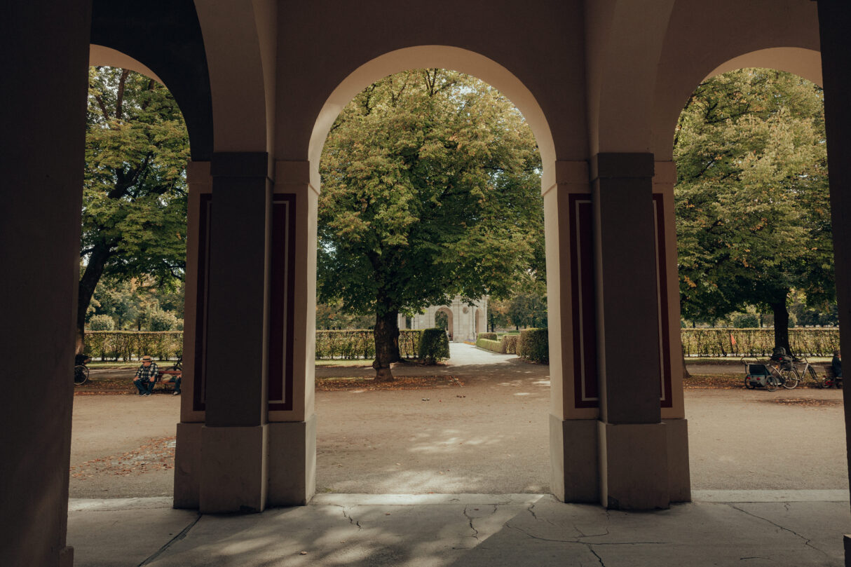 Deutsches Theatermuseum, Blick aus dem Museum in den Garten.
