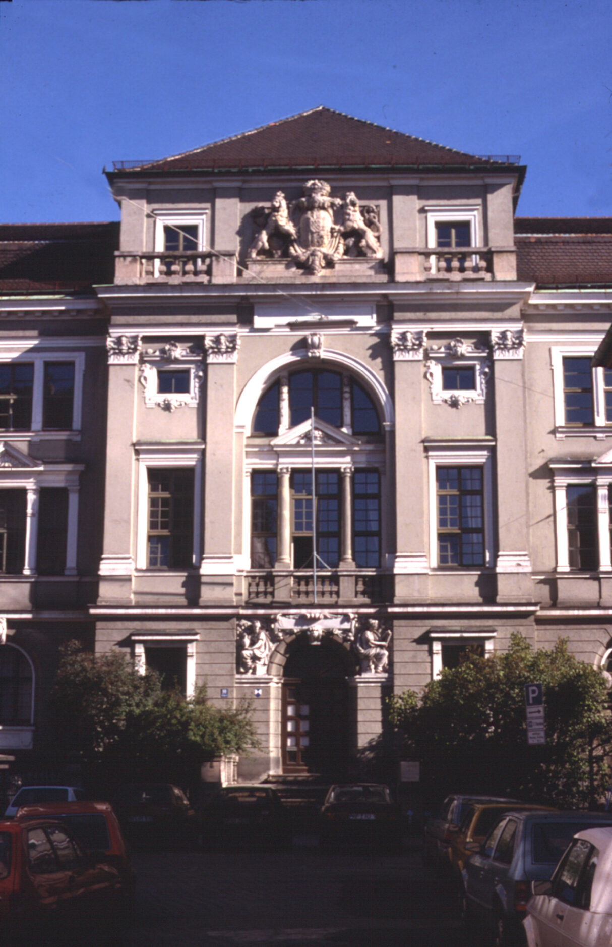 Paläontologisches Museum, Außenansicht.