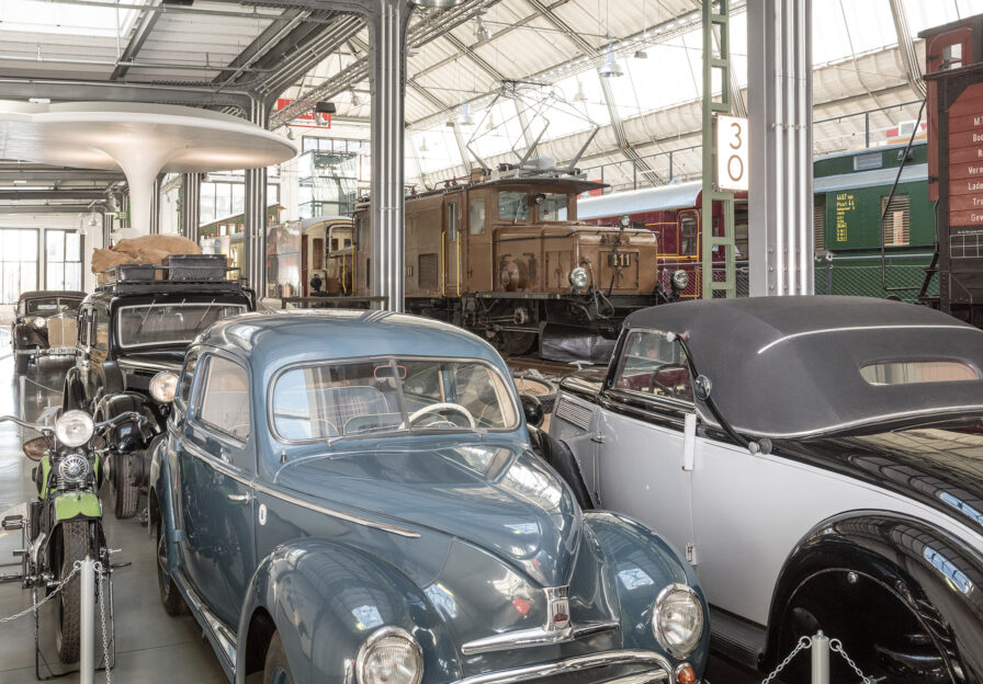 Historische Fahrzeuge im Museum