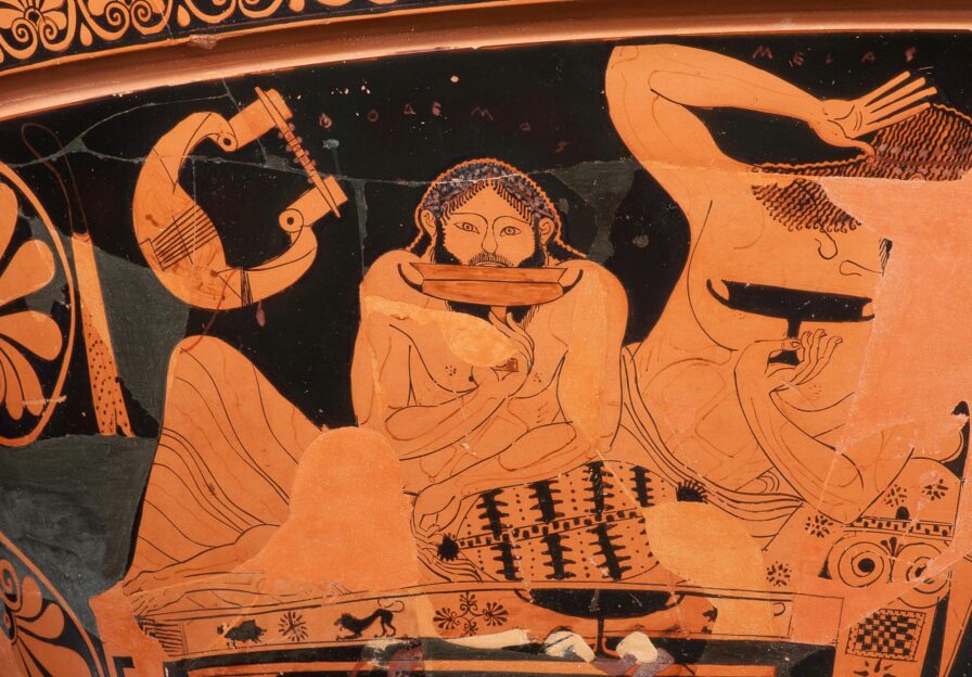 Griechisches Vasenbild mit Darstellung eines Gelages. Ein Mann trinkt aus einer Weinschale.