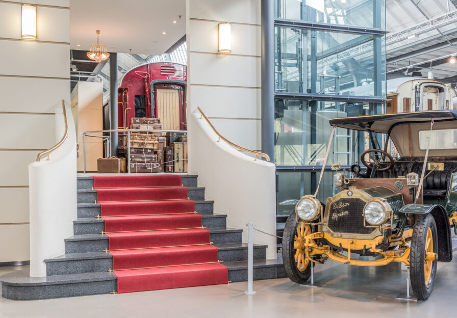 Historische Fahrzeuge im Museum