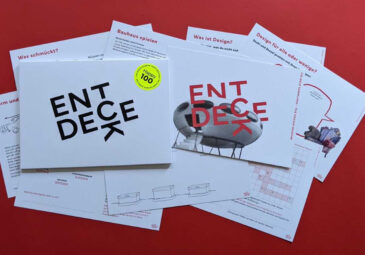 Modern gestaltetes Kartenset mit 11 Karten in einem Umschlag.