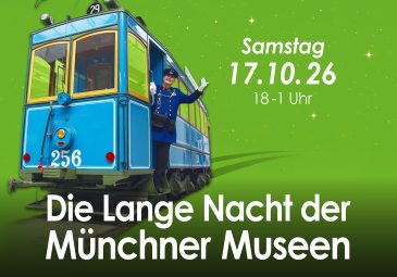 Die Grafik zeigt eine Trambahn auf grünem Grund. Text: Die Lange Nacht der Münchner Museen, Samstag, 17.10.26, 18-1 Uhr