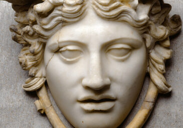 Antiker Marmorkopf der Medusa
