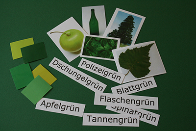 Didaktische Materialien unterstützen die Wortschatzarbeit im Museum. © Museumspädagogisches Zentrum, München